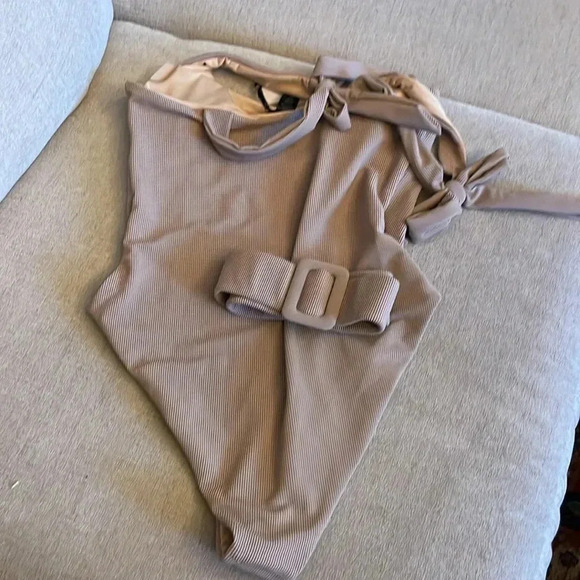 - Beach Riot Sydney Belted Swimsuit Tan - Picture 7 of 8